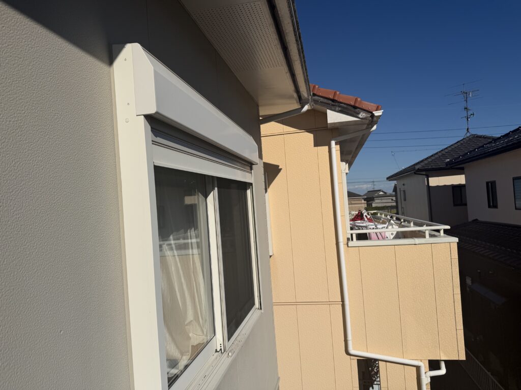 秋になるとカメムシが家に集まるのはなぜ？外壁・窓・換気口からの侵入原因と、臭い被害を防ぐ正しい対策
